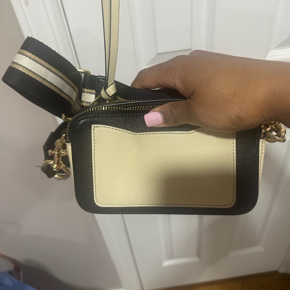 Marc Jacobs Ivory/Black Snapshot Crossbody with Gold Hardware - Picture 5 of 7